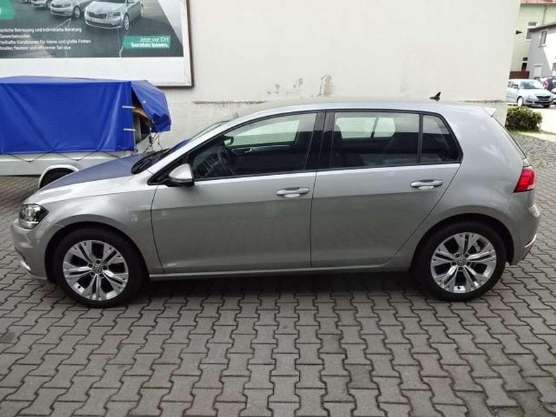 Gebraucht VW Golf VII 116 PS (85 kW) 2017 Tungsten silver metallic Limousine