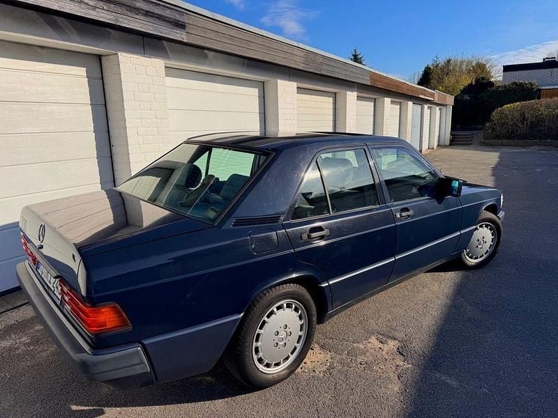 Gebraucht Mercedes 190 109 PS (80 kW) 1991 Blau Limousine