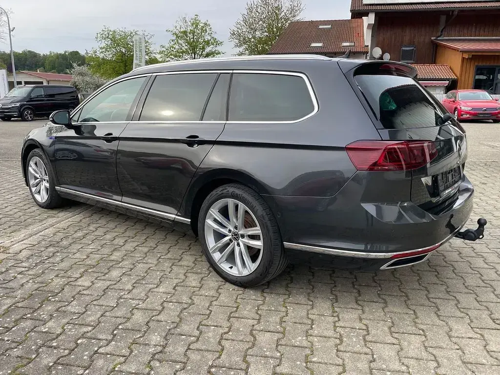 Gebraucht VW Passat Individual 218 PS (160 kW) 2021 Mangangrau metallic Kombi
