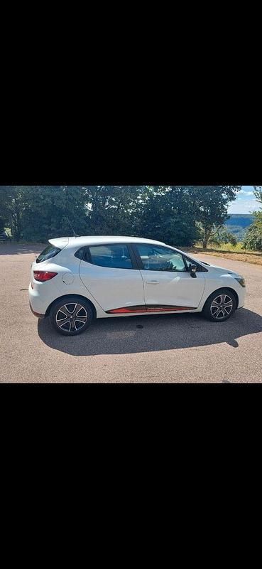 Gebraucht Renault Clio IV Collection 75 PS (55 kW) 2013 Weiß Kleinwagen