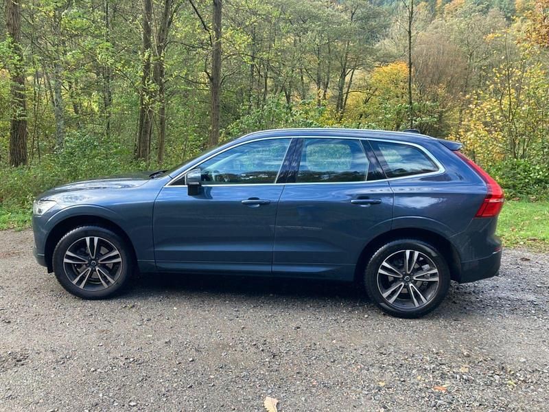 Blau Gebraucht 2020 Volvo XC60 Momentum SUV | 22.999 € (Superpreis) - Bild 1/2