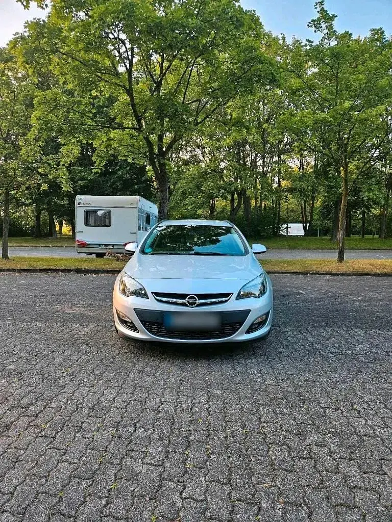 Gebraucht Opel Astra Edition 140 PS (102 kW) 2014 Grau Kombi