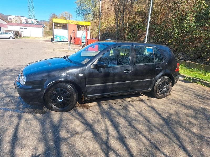 Second-hand VW Golf IV 105 CP (77 kW) 2000 Negru Break
