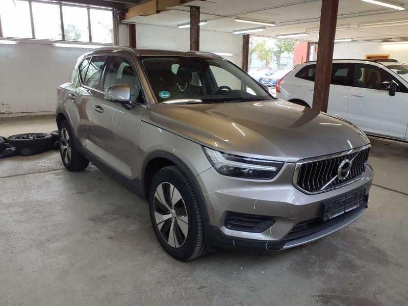 Grau Gebraucht 2021 Volvo XC40 Inscription SUV | 25.500 € - Bild 1/4