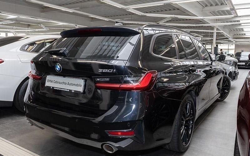 Gebraucht BMW 320 Advantage 184 PS (135 kW) 2022 Black sapphire Kombi