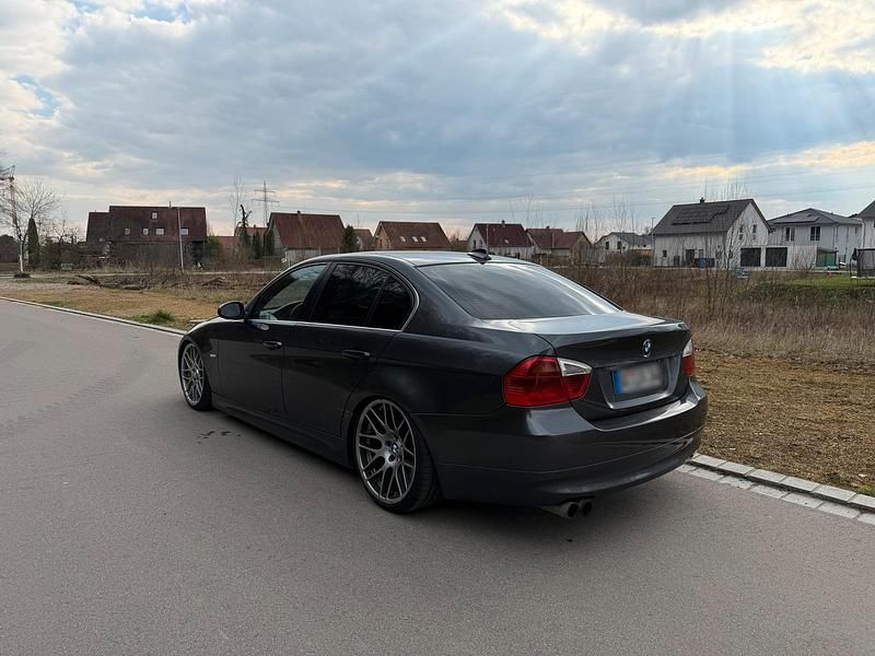 Gebraucht BMW 325 197 PS (144 kW) 2008 Grau Limousine