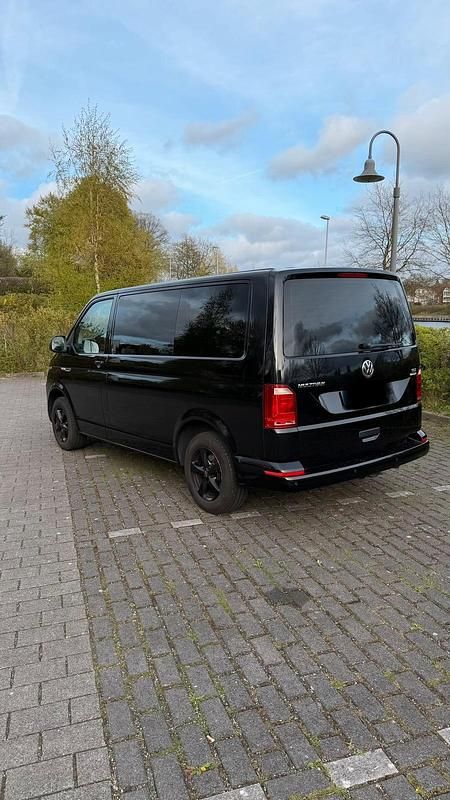 Gebraucht VW Multivan Black Edition 102 PS (75 kW) 2016 Schwarz Van / Kleinbus
