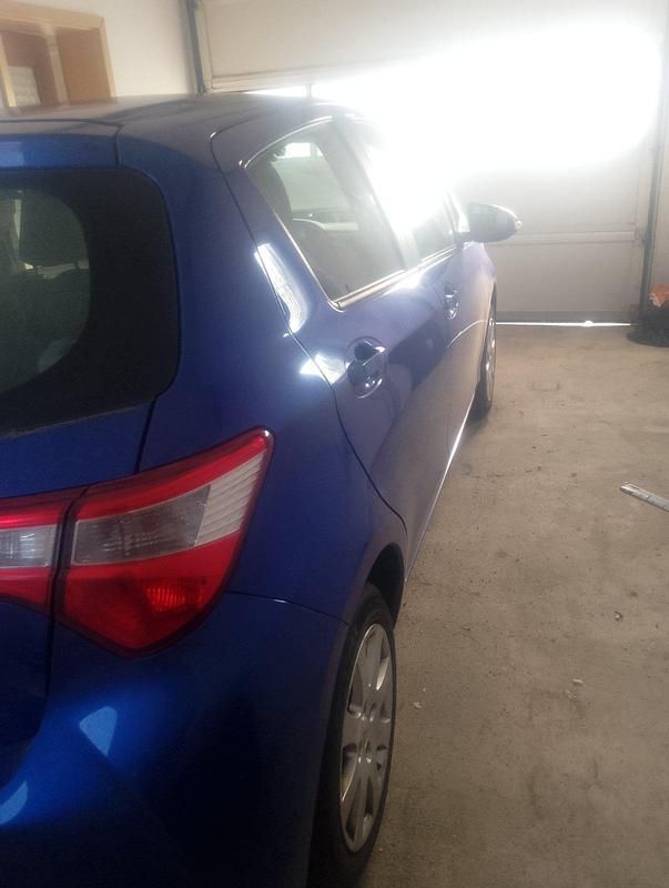 Gebraucht Toyota Yaris 111 PS (81 kW) 2020 Blau Limousine