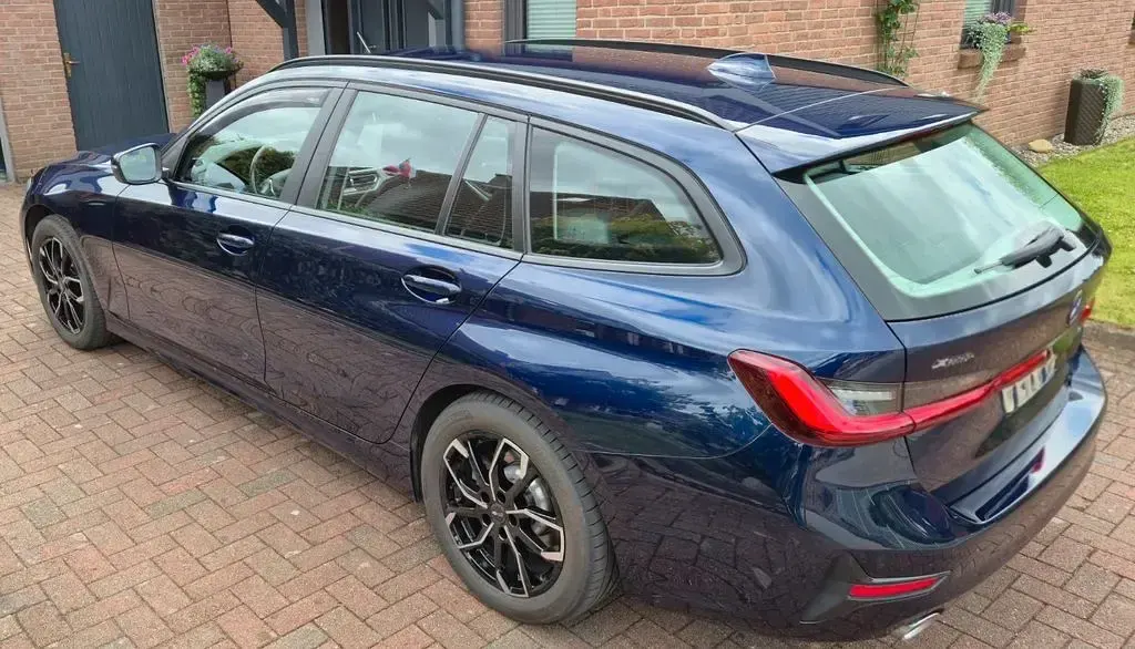 Gebraucht BMW 330 Advantage 258 PS (189 kW) 2021 Blau Kombi