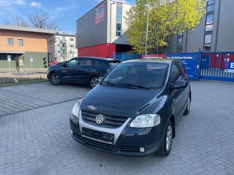 Gebraucht VW Fox 54 PS (39 kW) 2008 Schwarz Kleinwagen