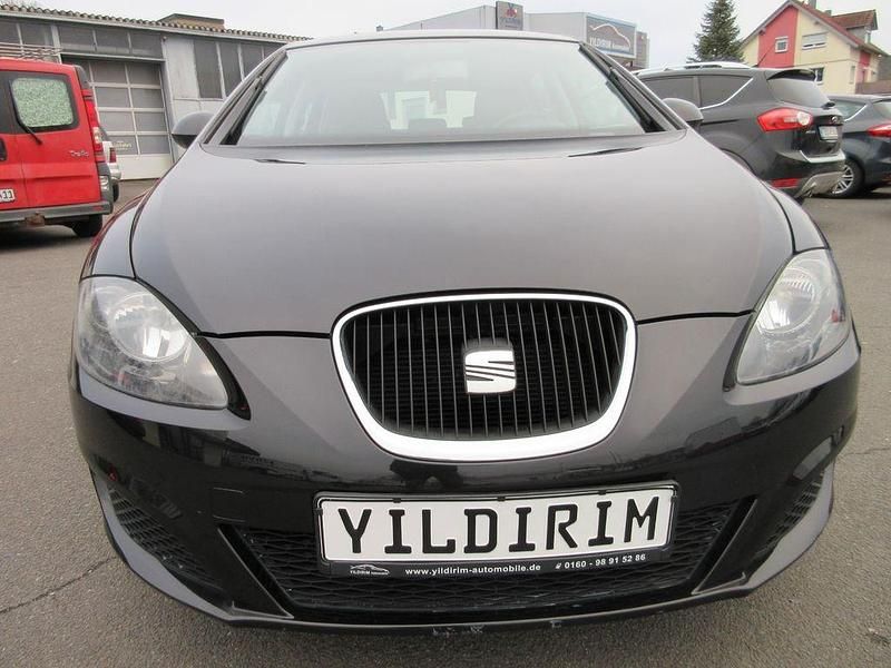 Second-hand Seat Leon Reference 125 CP (91 kW) 2011 Negru Hatchback