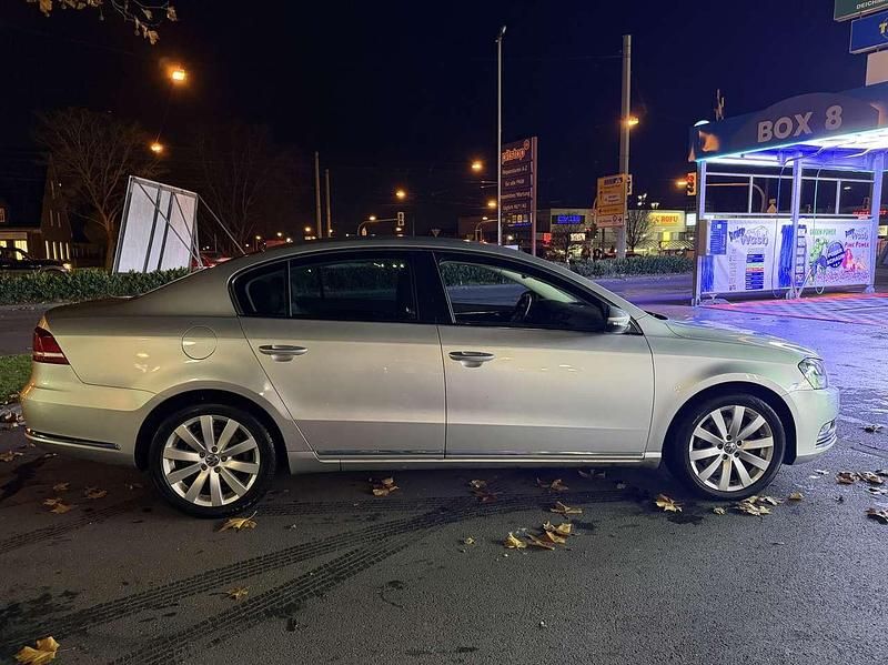 Gebraucht VW Passat Highline 140 PS (102 kW) 2011 Silber Limousine
