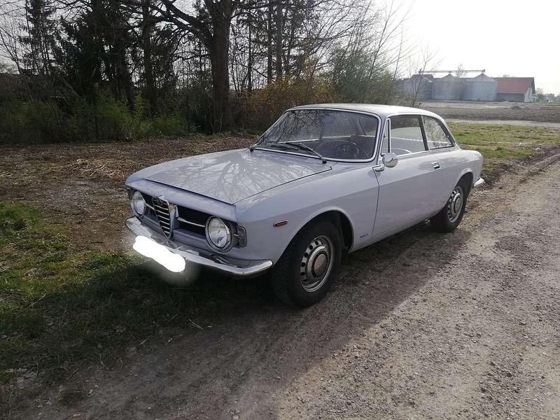 Grau Gebraucht 1969 Alfa Romeo GT Junior Coupé | 33.000 € - Bild 1/4