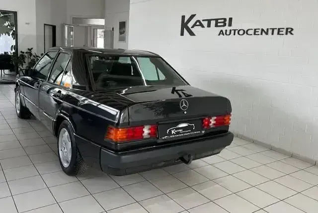 Gebraucht Mercedes 190 94 PS (69 kW) 1991 Schwarz Limousine