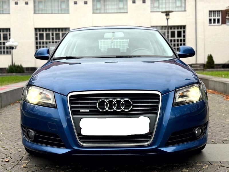 Blau Gebraucht 2010 Audi A3 Comfort Kleinwagen | 4.990 € (Guter Preis) - Bild 1/4