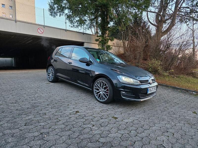 Schwarz Gebraucht 2016 VW Golf Highline Limousine | 11.390 € (Guter Preis) - Bild 1/4