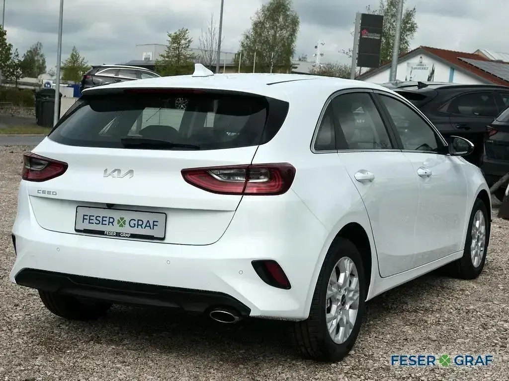Uusi Kia Ceed 101 HP (74 kW) 2025 Valkoinen Viistoperä
