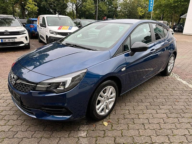 Blau Gebraucht 2021 Opel Astra Edition Limousine | 13.490 € (Guter Preis) - Bild 1/4