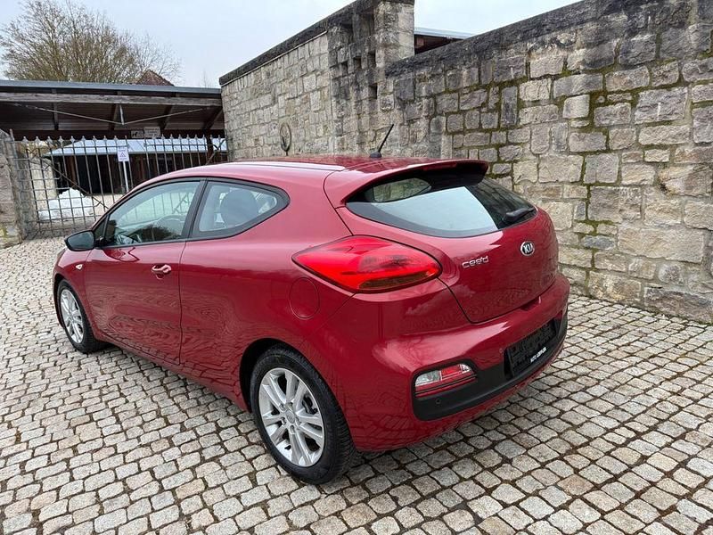 Gebraucht Kia Ceed Platinum Edition 135 PS (99 kW) 2013 Rot Kleinwagen