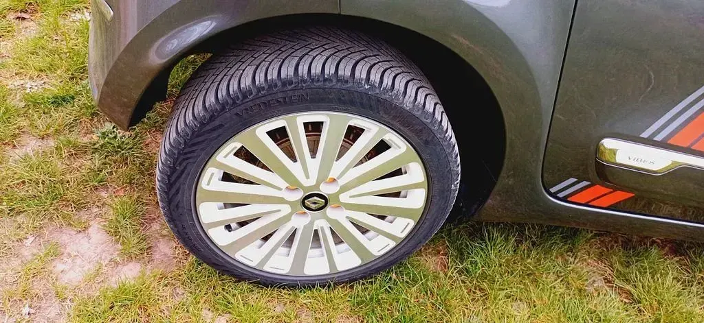 Gebraucht Renault Twingo Vibes 60 kW (82 PS) 2020 Grau Kleinwagen