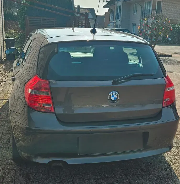 Gebraucht BMW 118 143 PS (105 kW) 2009 Braun Kleinwagen