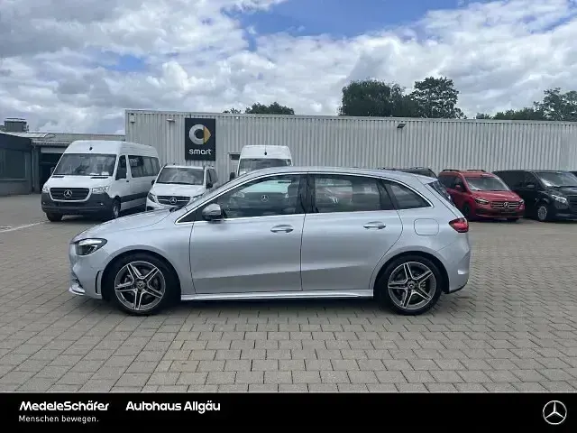 Gebraucht Mercedes B200 AMG line 163 PS (119 kW) 2025 Lack hightechsilber (metallic) Kleinwagen