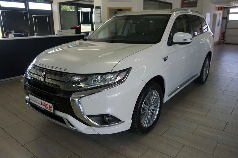 Rot Gebraucht 2021 Mitsubishi Outlander P-HEV Spirit SUV | 26.476 € (Teuer) - Bild 1/4