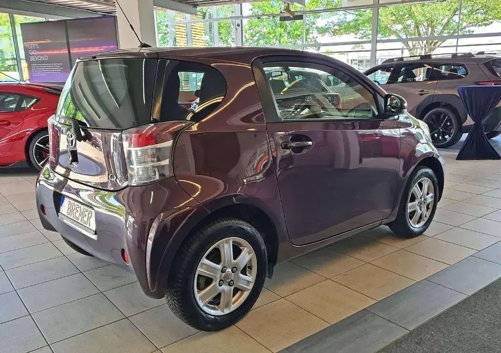 Gebraucht Toyota iQ 68 PS (50 kW) 2010 Violett Kleinwagen