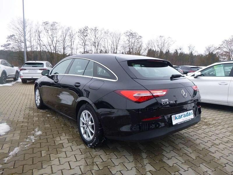 Gebraucht Mercedes CLA180 136 PS (100 kW) 2023 Nachtschwarz Limousine