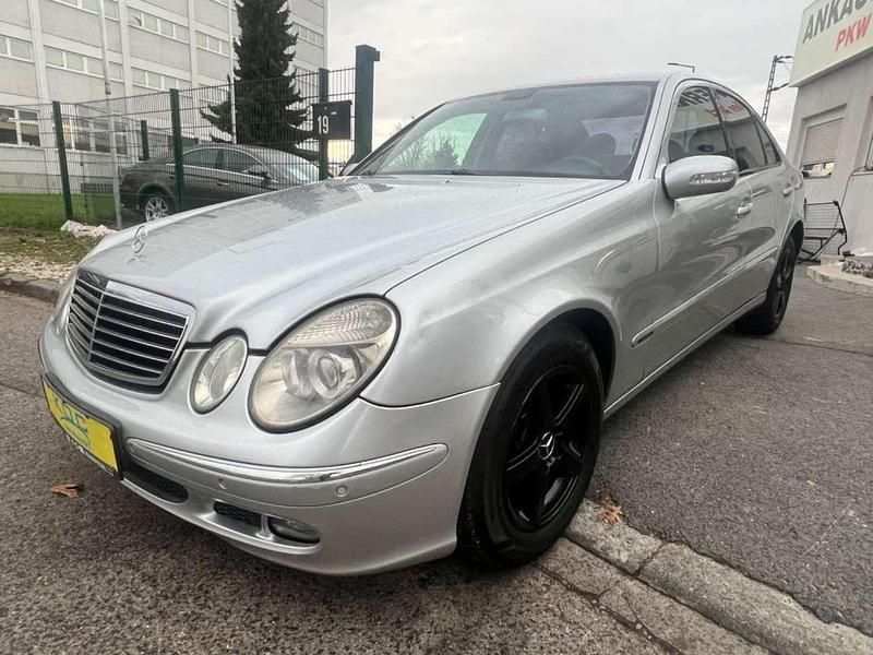 Gebraucht Mercedes E220 150 PS (110 kW) 2003 Brillantsilber  metalliclack Limousine