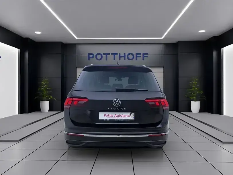 Gebraucht VW Tiguan Life 150 PS (110 kW) 2023 Schwarz SUV