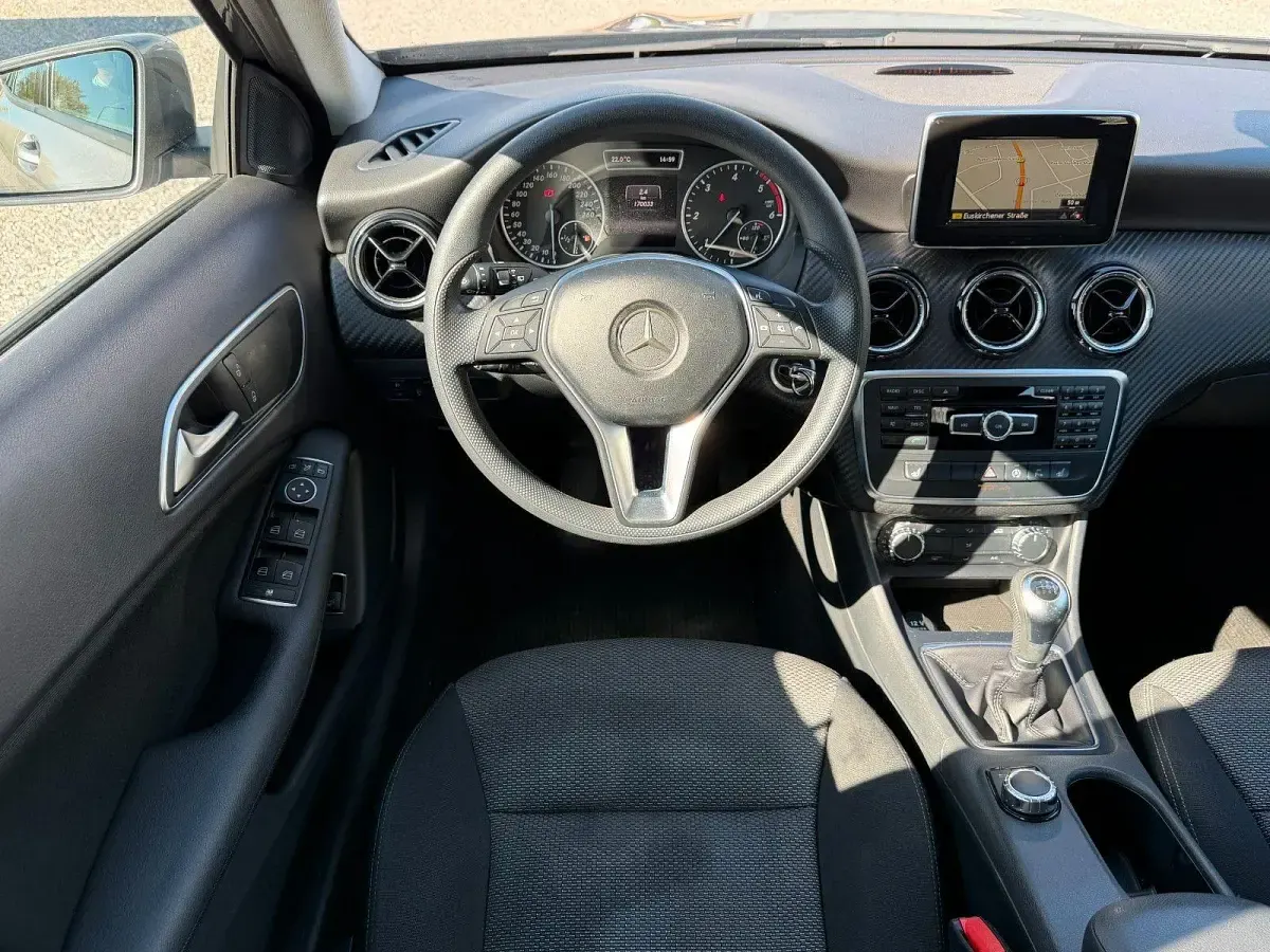 Gebraucht Mercedes GLA180 109 PS (80 kW) 2015 Grau SUV