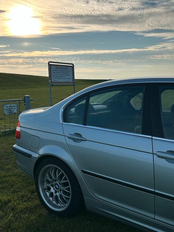 Gebraucht BMW 320 150 PS (110 kW) 1998 Silber Limousine