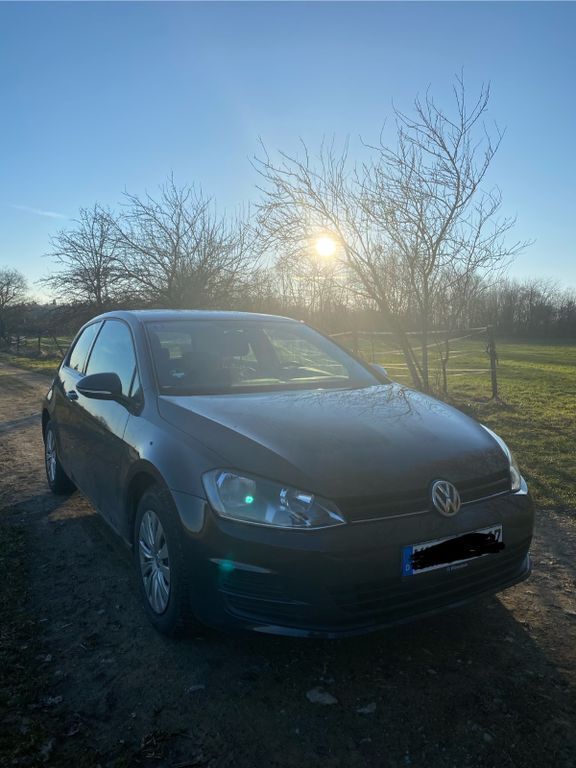 Grau Gebraucht 2014 VW Golf VII Trendline Limousine | 6.700 € (Superpreis) - Bild 1/4