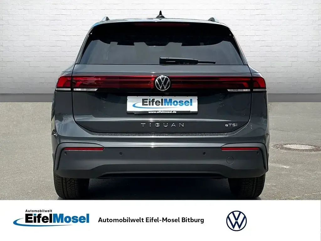 Neu VW Tiguan 150 PS (110 kW) 2026 Grau SUV