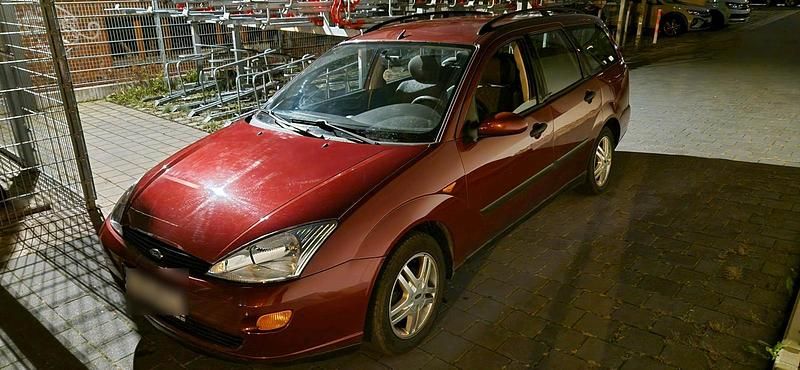 Rot Gebraucht 2003 Ford Focus Kombi | 950 € (Fairer Preis) - Bild 1/4