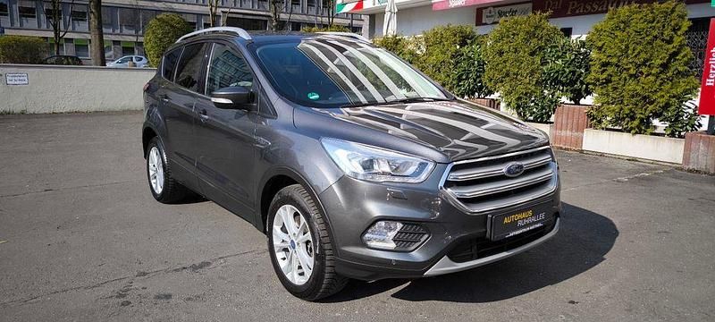 Gebraucht Ford Kuga Titanium 150 PS (110 kW) 2019 Grau SUV