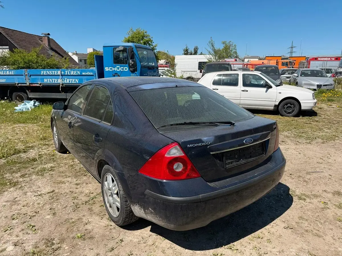 Gebraucht Ford Mondeo 125 PS (91 kW) 2004 Blau Limousine