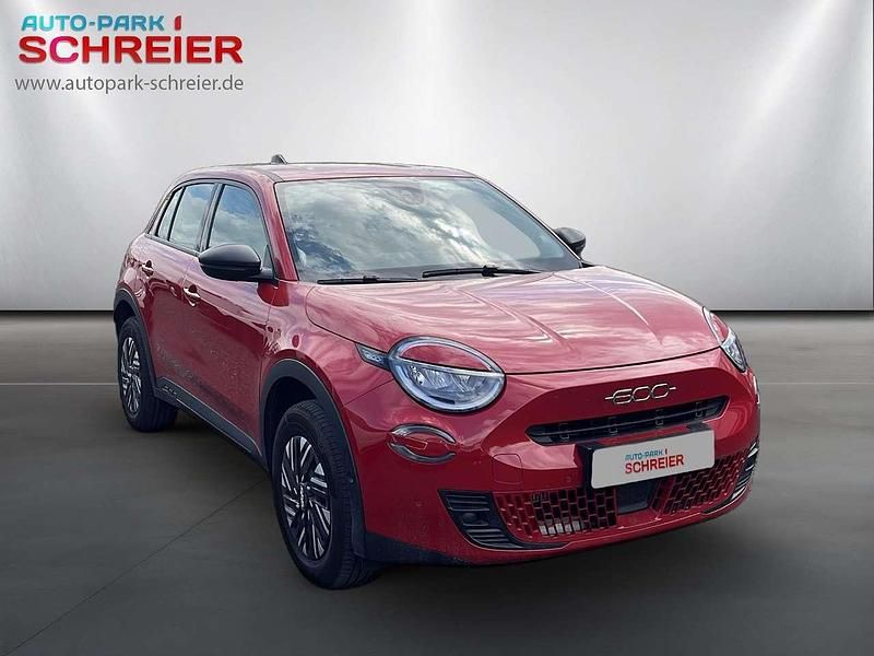 Neu Fiat 600 101 PS (74 kW) 2026 Rot SUV