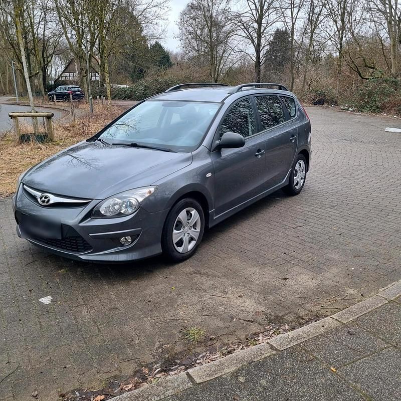 Gebraucht Hyundai i30 90 PS (66 kW) 2011 Grau Kombi