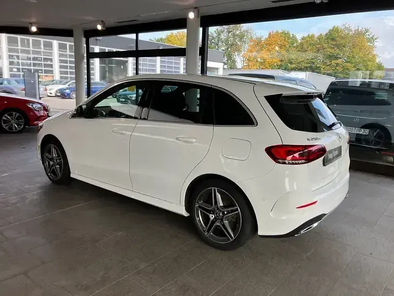 Gebraucht Mercedes B250e AMG 218 PS (160 kW) 2022 Unilack polarweiß Kleinwagen