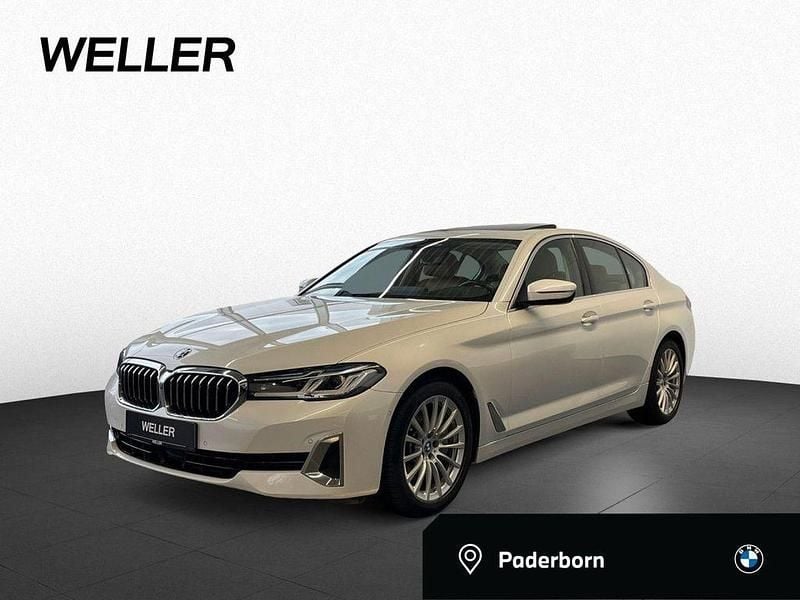 Mineralweiß (weiß) Gebraucht 2021 BMW 530 Comfort Edition Limousine | 35.440 € (Fairer Preis) - Bild 1/4