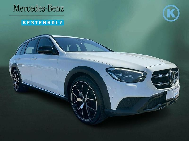Gebraucht Mercedes E220 AMG 200 PS (147 kW) 2022 Unilack polarweiß Kombi