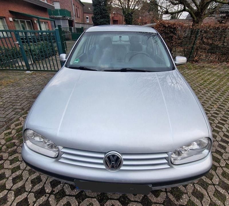 Silber Gebraucht 2002 VW Golf IV Limousine | 1.000 € (Guter Preis) - Bild 1/4