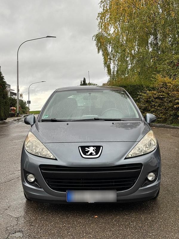 Gebraucht Peugeot 207 73 PS (53 kW) 2011 Grau Limousine