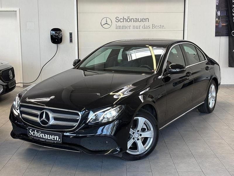 Schwarz Gebraucht 2016 Mercedes E200 Avantgarde Limousine | 24.450 € (Fairer Preis) - Bild 1/4