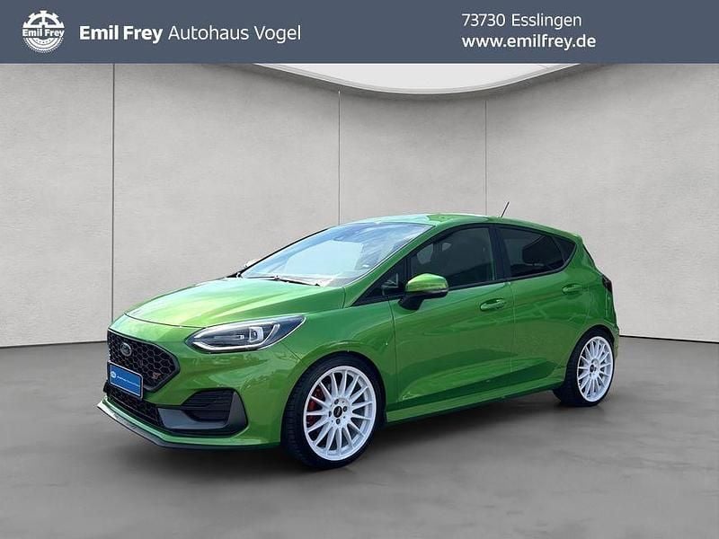 Grün Gebraucht 2023 Ford Fiesta Performance Edition Kleinwagen | 26.480 € (Fairer Preis) - Bild 1/4