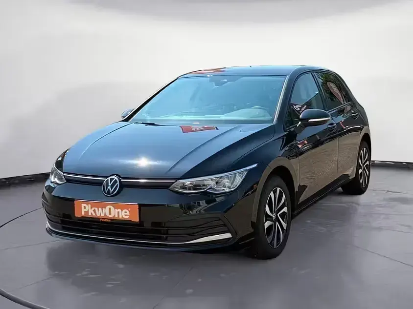 Gebraucht VW Golf VIII Active 131 PS (96 kW) 2022 Limousine