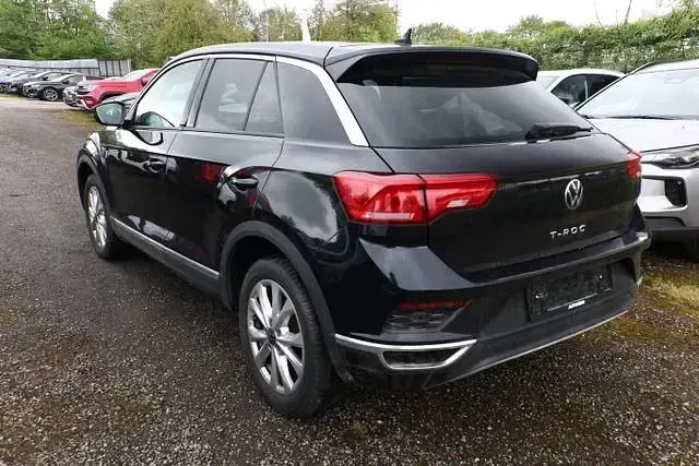 Gebraucht VW T-Roc Active 150 PS (110 kW) 2021 Deep black perleffekt deep black perleffekt SUV