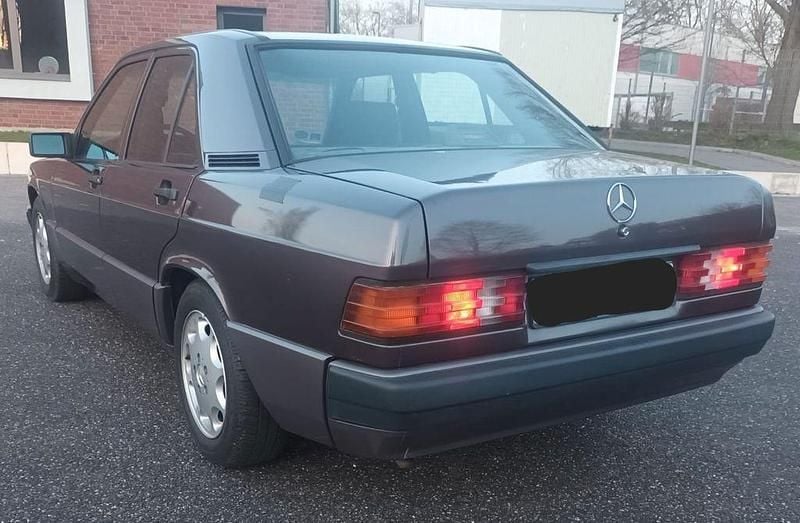 Gebraucht Mercedes 190 109 PS (80 kW) 1992 Violet Limousine